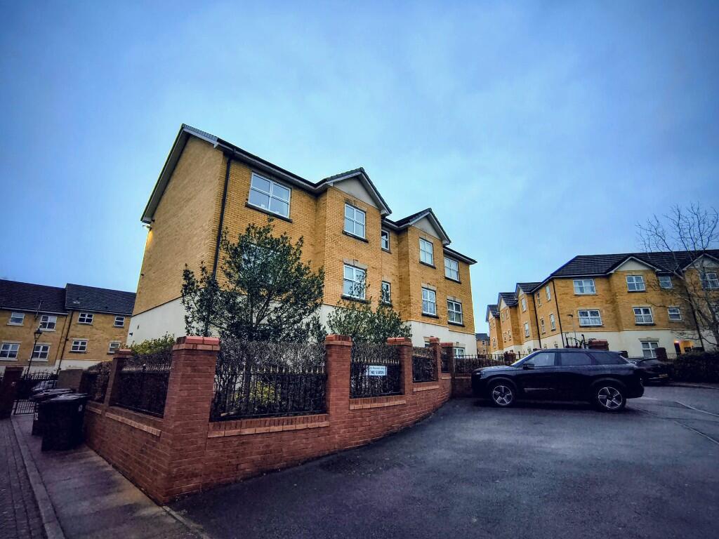 Main image of property: Hampstead Drive, Whitefield, M45