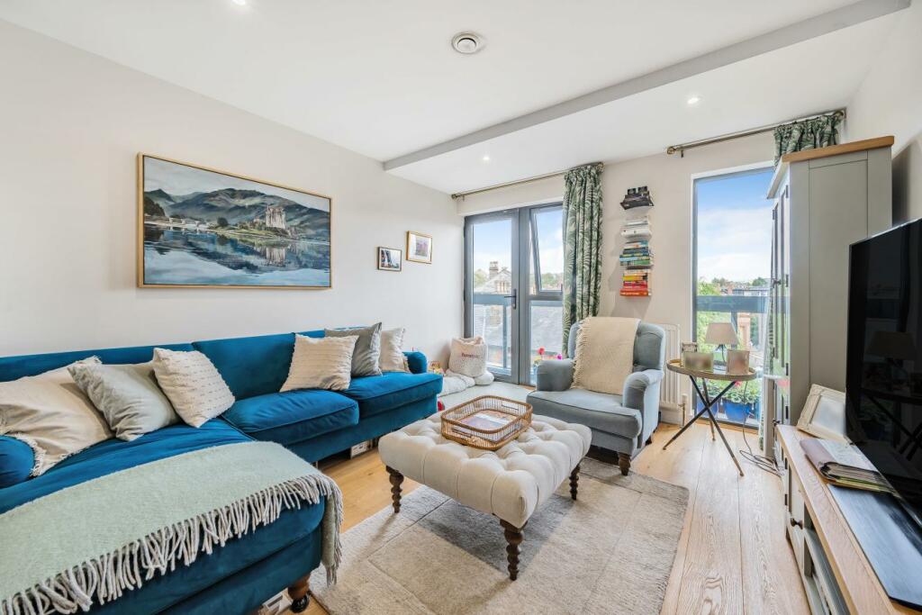 2 bedroom flat for sale in Grove Vale, East Dulwich, SE22