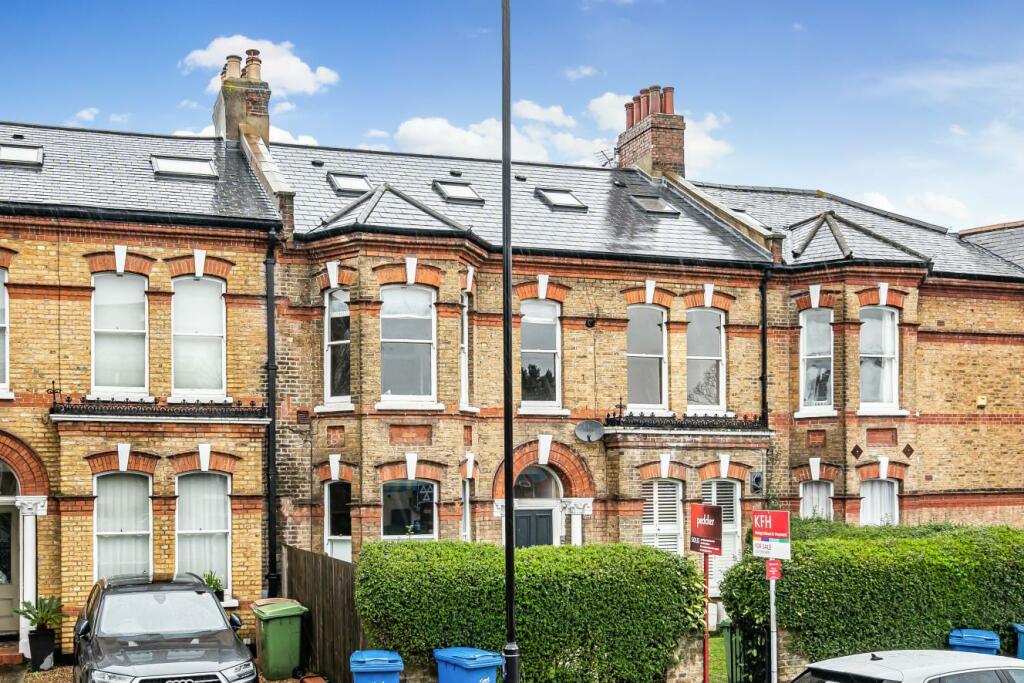 3 bedroom flat for sale in Barry Road, East Dulwich, SE22