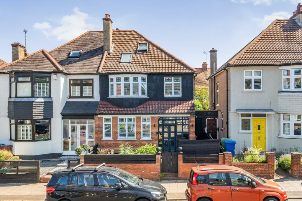 5 bedroom semidetached house for sale in Forest Hill Road, East