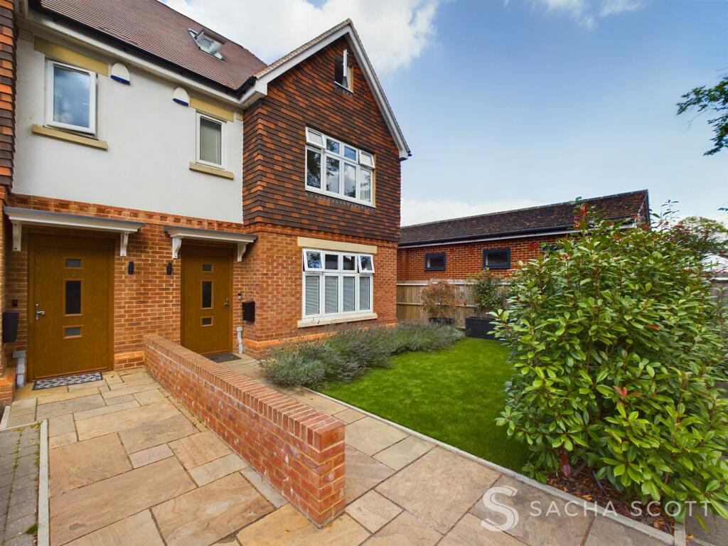 4 bedroom semidetached house for sale in The Drive, Banstead, SM7