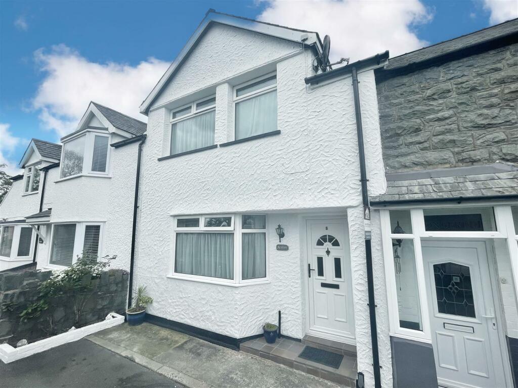 3 bedroom terraced house for sale in John Street, Llanrwst, LL26