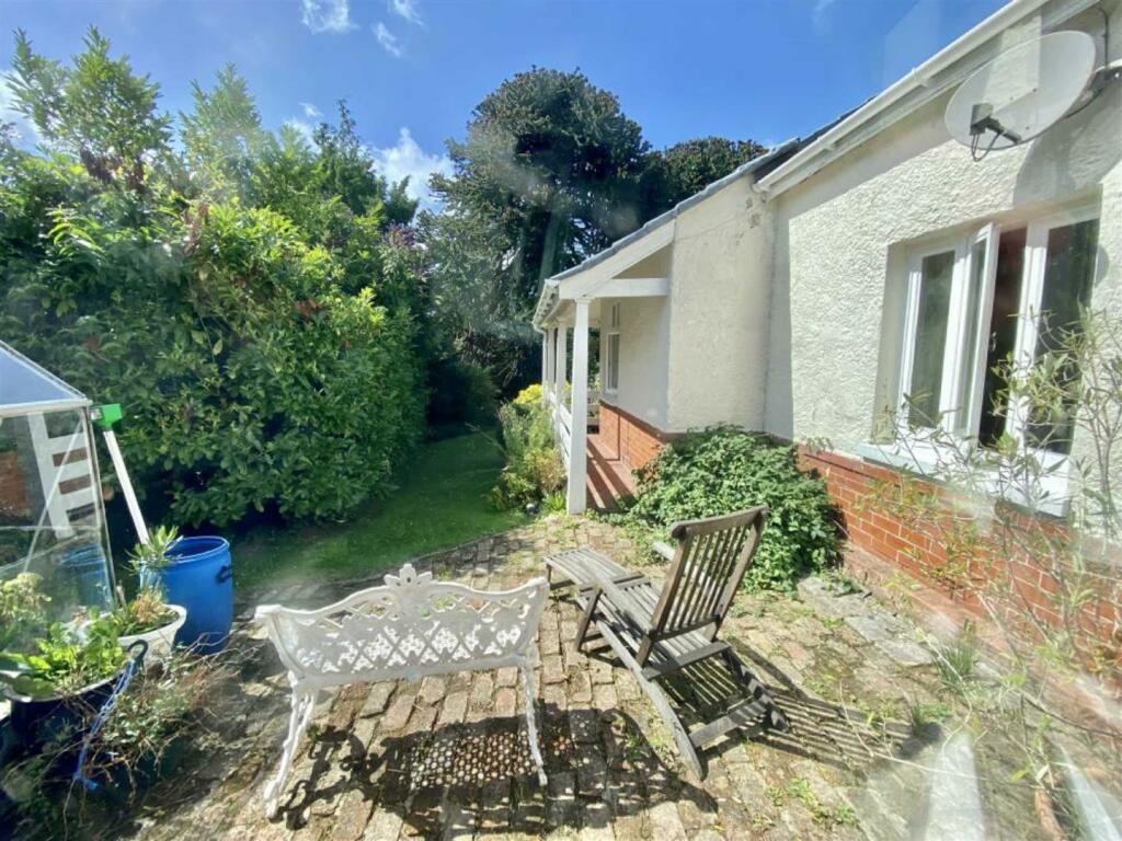 5 bedroom detached bungalow for sale in Abergele Road, Llanrwst, LL26