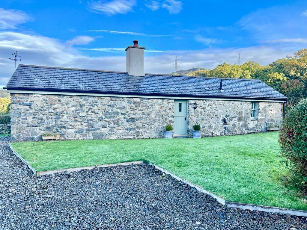 2 bedroom house for sale in Maenan, Llanrwst, LL26