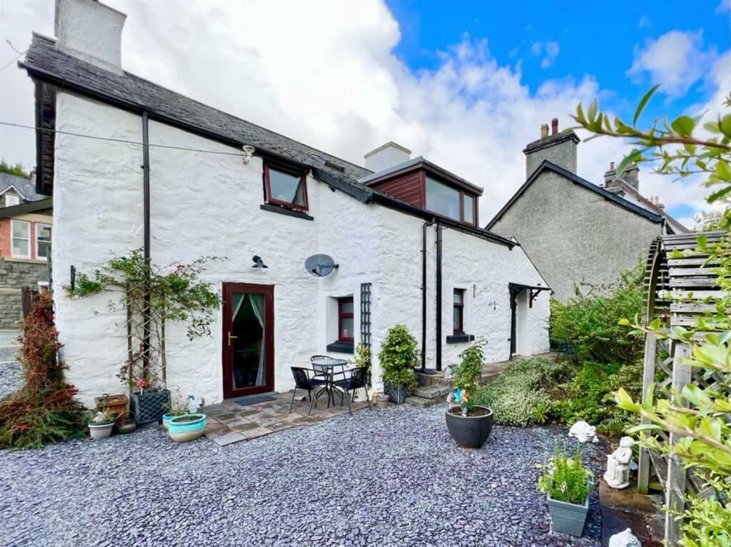 3 bedroom detached house for sale in Trefriw, LL27