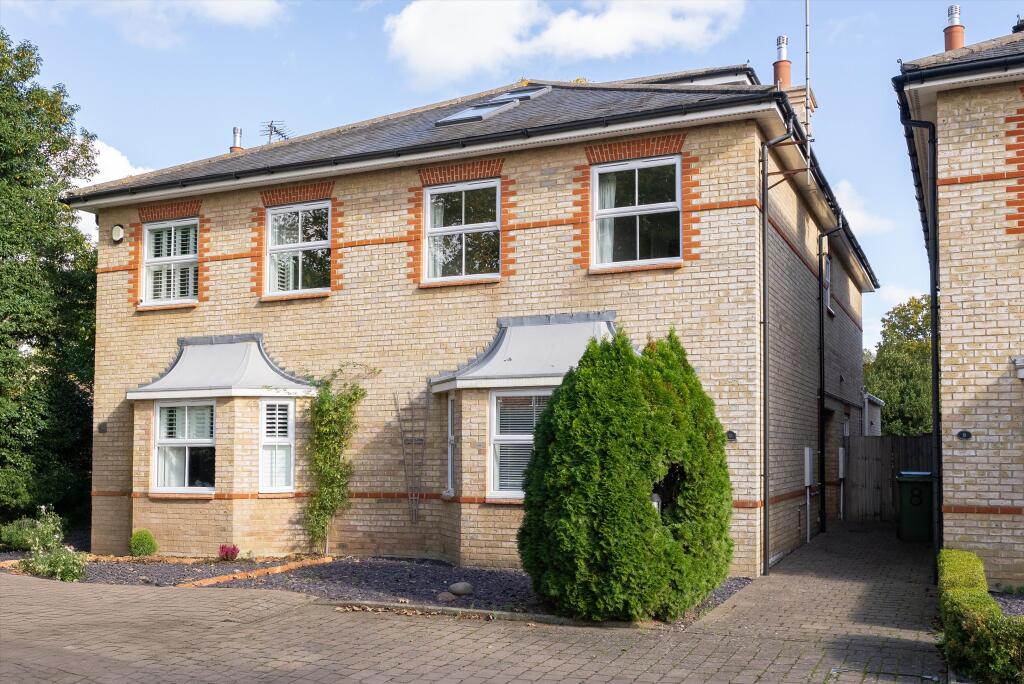 Main image of property: Lavender Gate, Oxshott, Leatherhead, Surrey, KT22