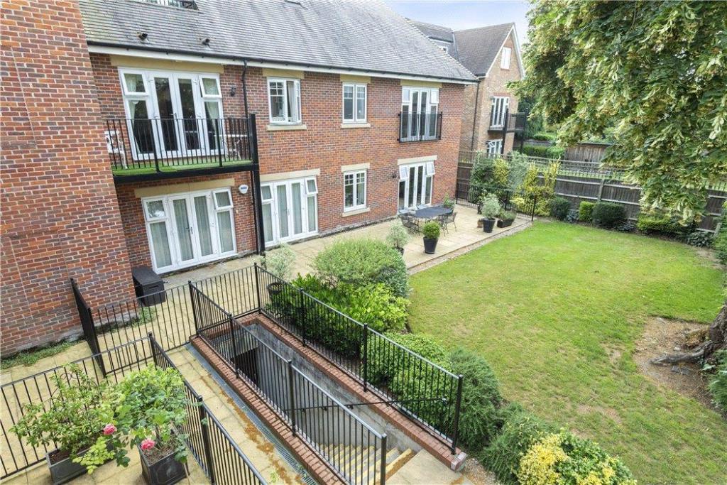 2 bedroom flat for sale in Oakdene Court, 30 Between Streets, Cobham, Surrey, KT11