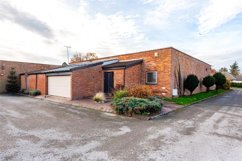 Main image of property: Little Hame, Milton Keynes Village, Milton Keynes, Buckinghamshire, MK10