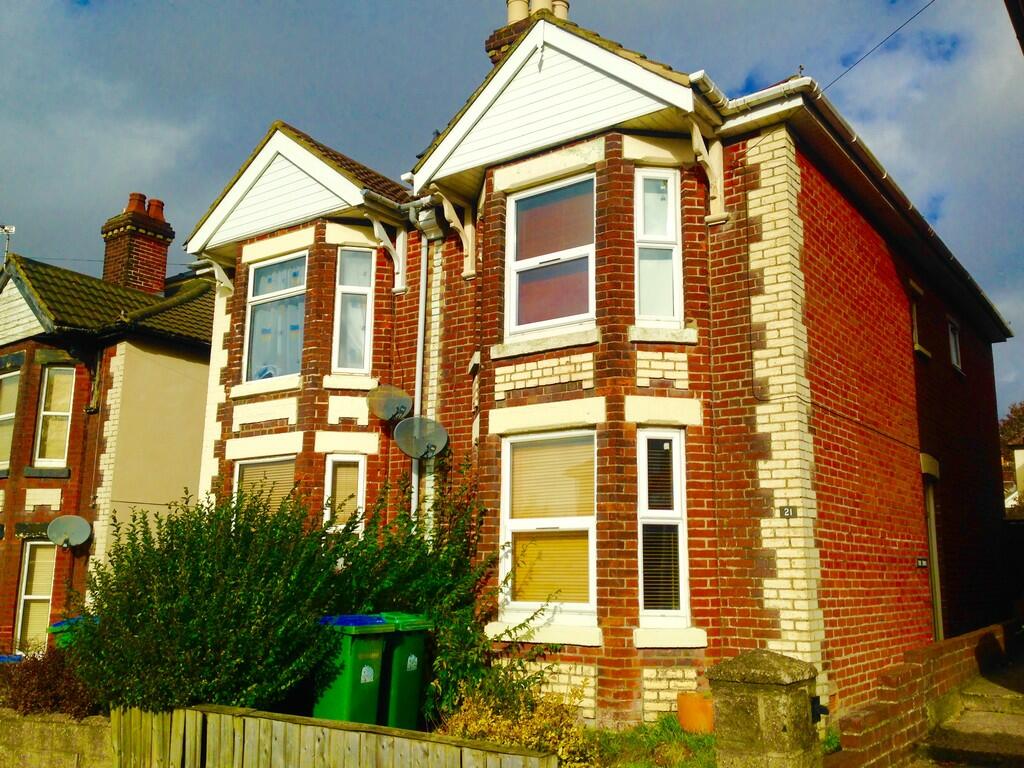 3 bedroom semi-detached house for rent in Weston Grove Road, Woolston, Southampton, SO19