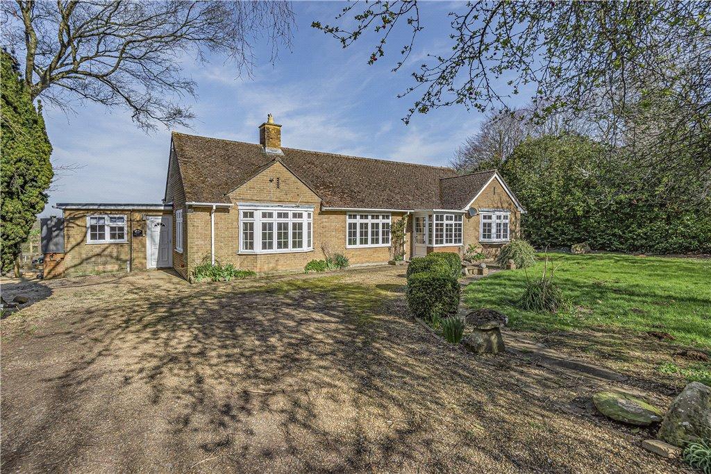 3 bedroom bungalow for rent in Pury Road, Alderton, Paulerspury