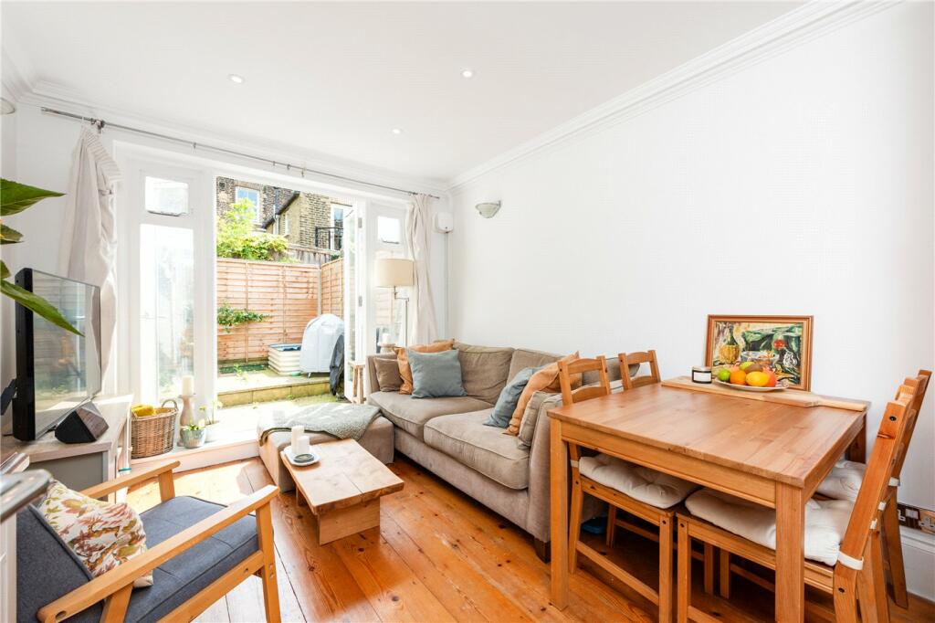 2 bedroom apartment for sale in Blackstock Road, London, N5