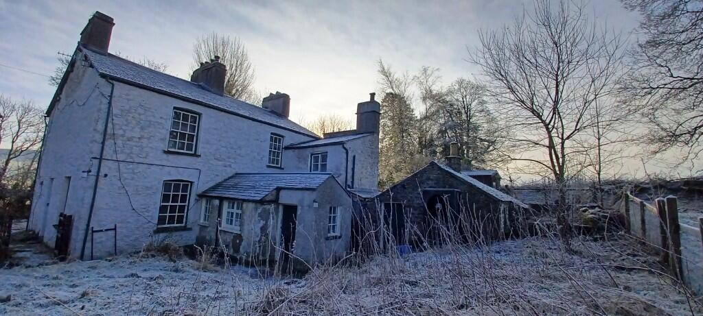 Main image of property: 2 Gatehouse Cottages, Sedgwick, LA8 0JZ