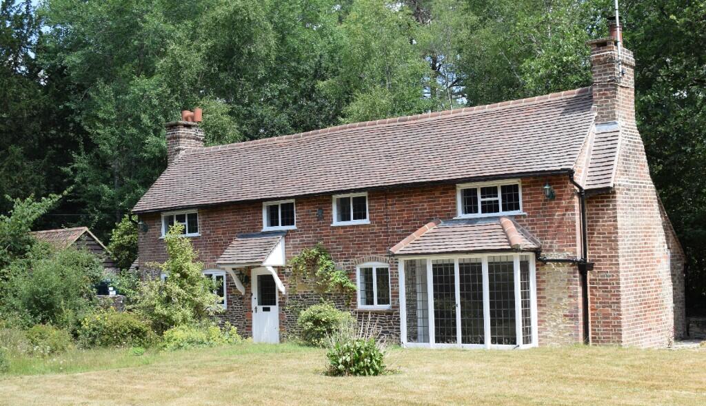 Main image of property: Frensham Road, Farnham, Surrey, GU10