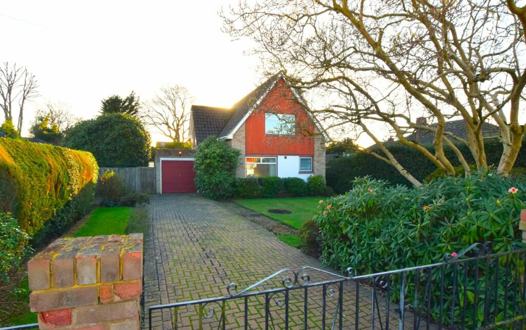 2 bedroom detached house for sale in Upland Road, Billericay, CM12