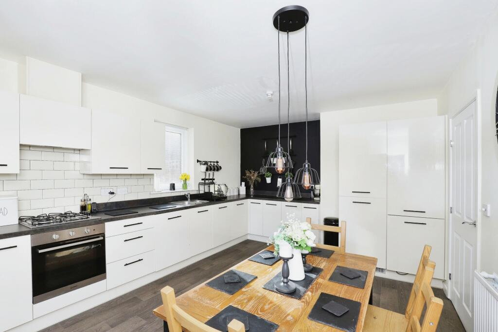 3 bedroom end of terrace house for sale in Stonecliffe Road, Sheffield