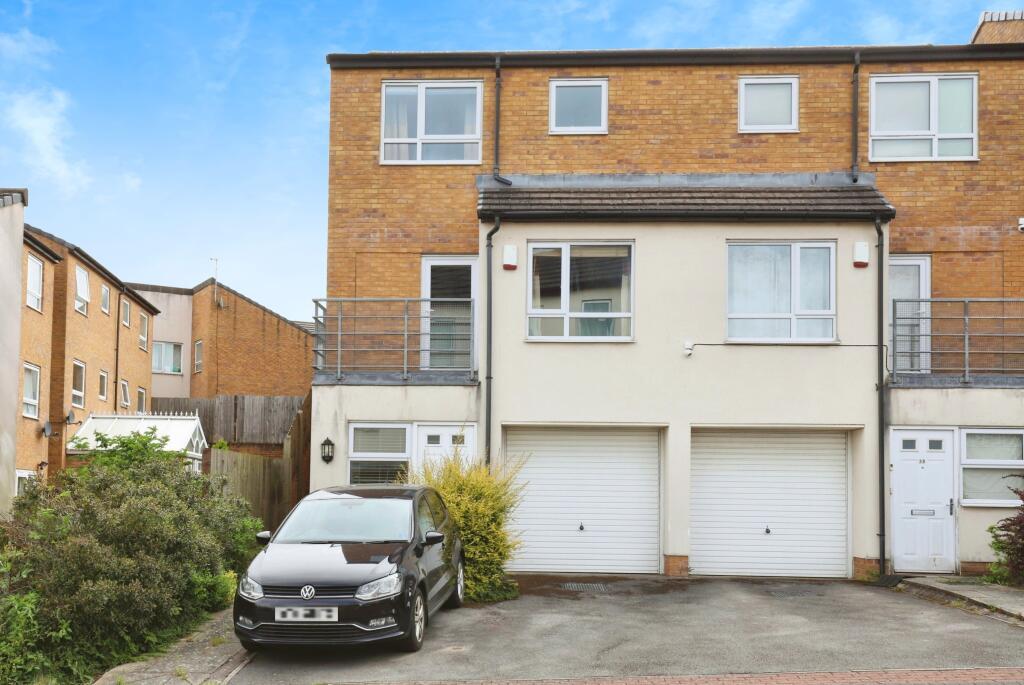 Main image of property: Kenninghall View, Sheffield, South Yorkshire, S2