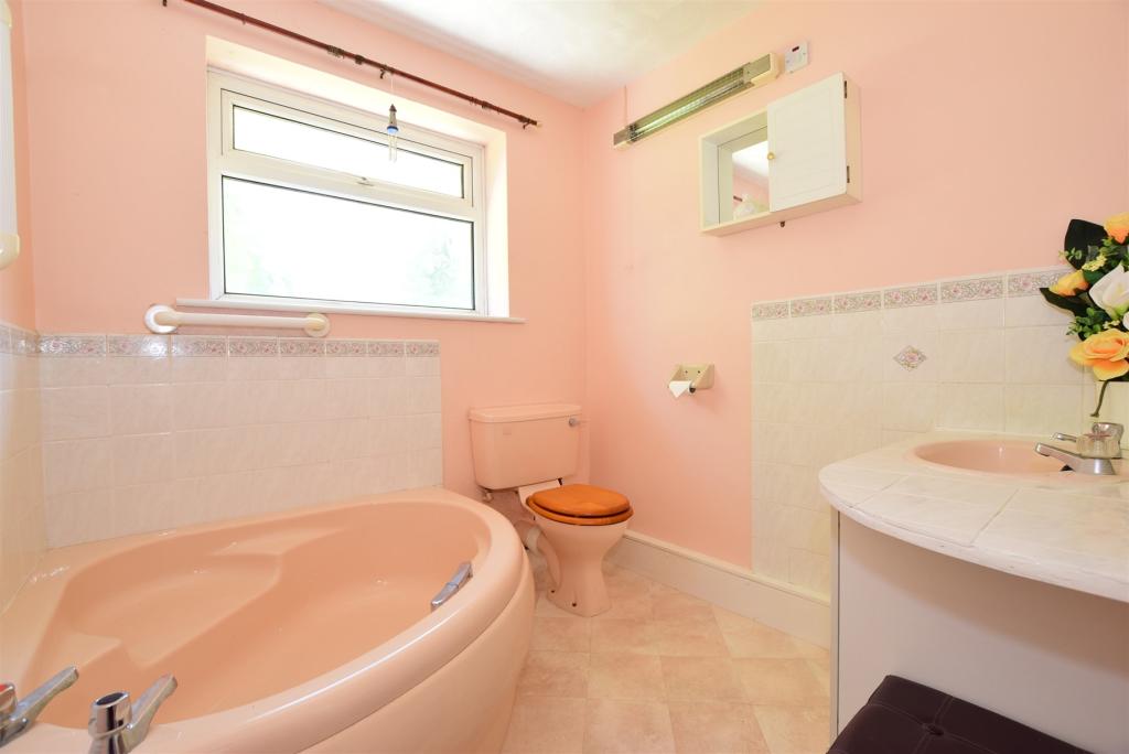 3 bedroom detached house for sale in Packsfield Lane, Wootton Bridge