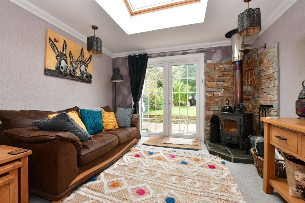 5 bedroom detached house for sale in High Street, Wootton, Isle of