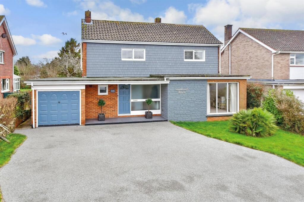 4 bedroom detached house for sale in Baring Road, Cowes, Isle of Wight