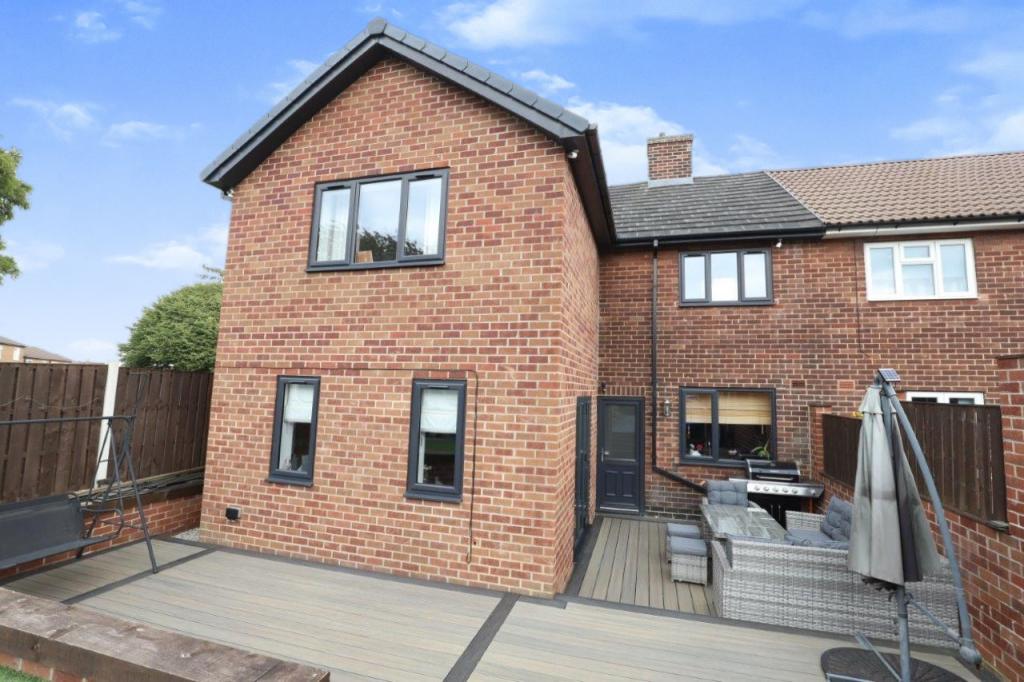 3 bedroom semidetached house for sale in Elm Road, Eckington