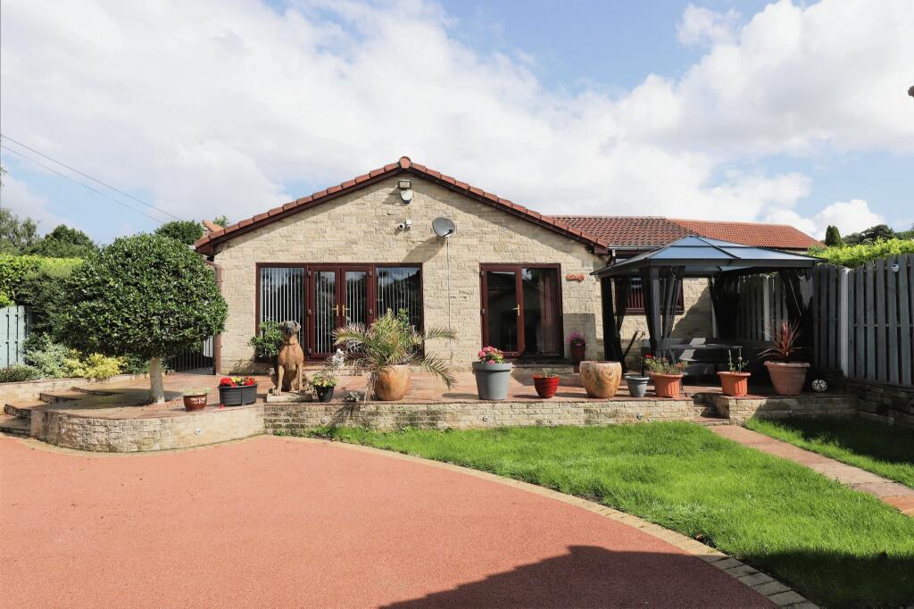 3 bedroom bungalow for sale in Kye Lane, Harthill, Sheffield, South