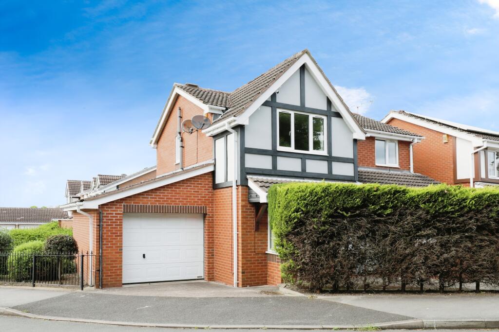 4 bedroom detached house for sale in Peacock Close, Killamarsh