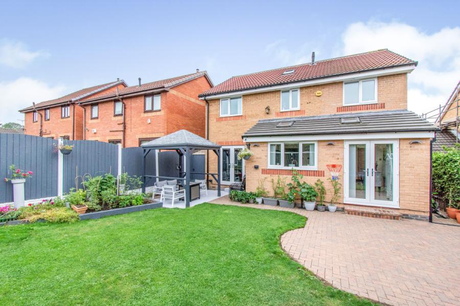 4 bedroom detached house for sale in Westthorpe Road, Killamarsh