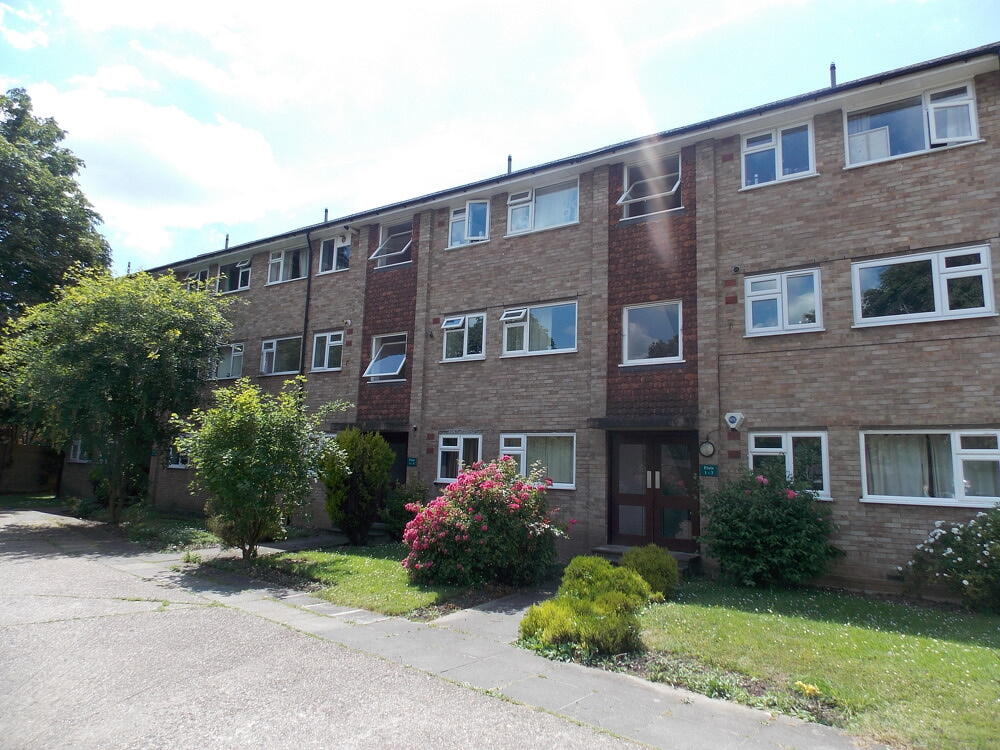 Main image of property: CAVENDISH RD, SW19: 2 bed 1 rec 1 bath furn
