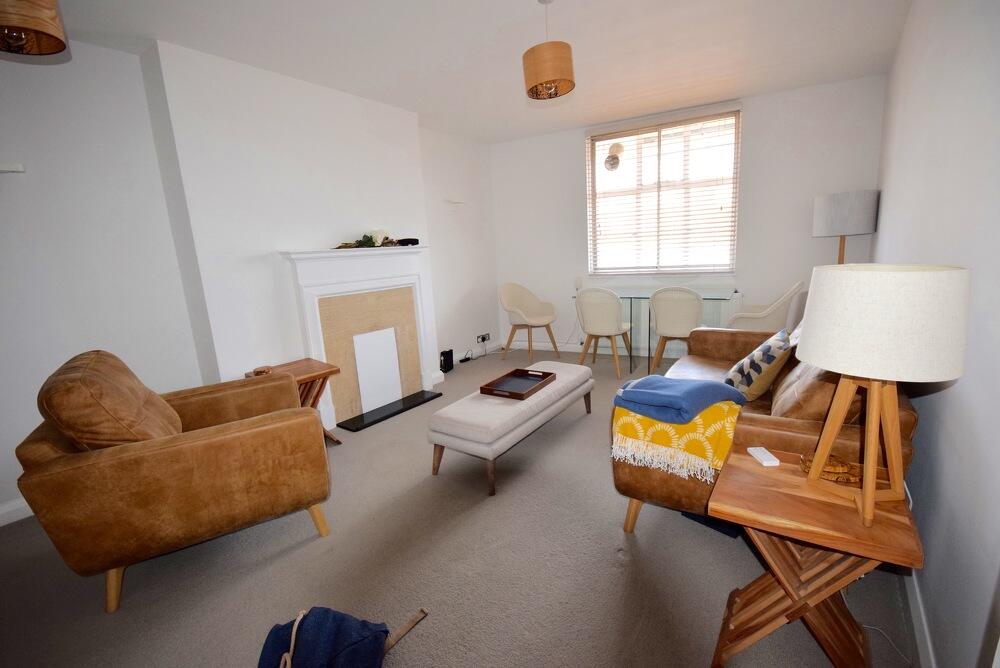Main image of property: Paultons Square, SW3: 2 bed 1 rec 2 bath unfurn