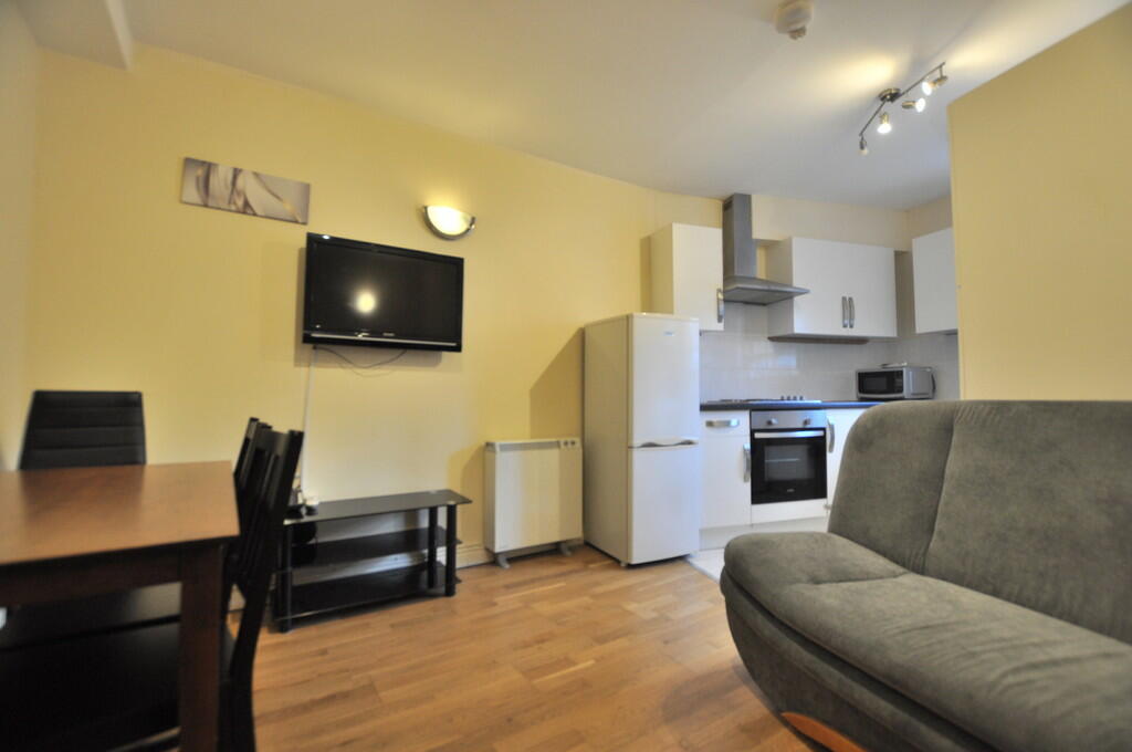 2 bedroom flat for rent in Toynbee Street, London E1