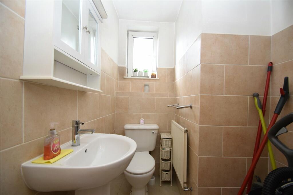 3 bedroom terraced house for sale in Hoxton Road, Scarborough, North