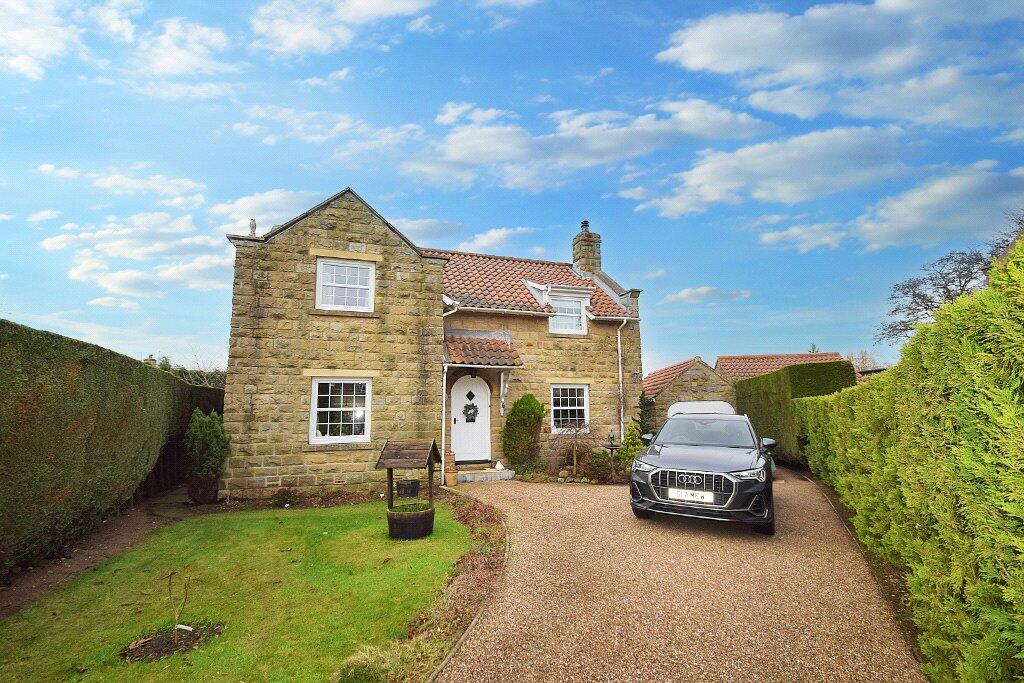 3 bedroom detached house for sale in Bridge Close, Burniston, Scarborough, North Yorkshire, YO13