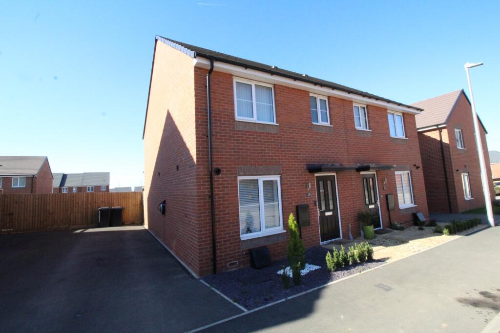 Main image of property: Wem Drive, Bulkington, Bedworth, Warwickshire, CV12