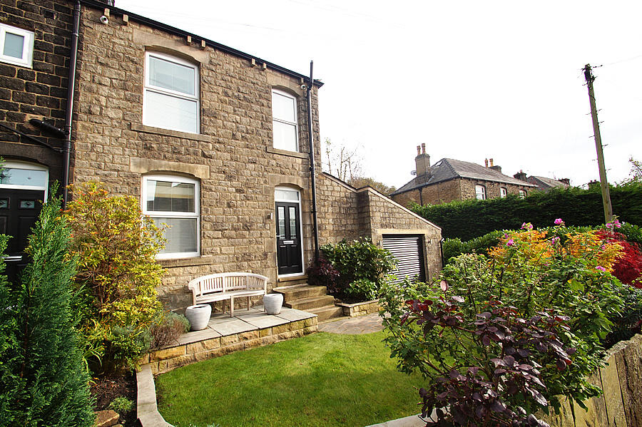 3 bedroom end of terrace house for sale in 12 Pickhill, Uppermill, OL3