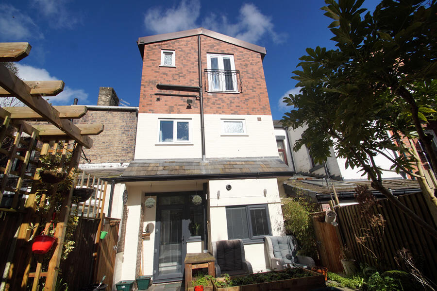 5 bedroom terraced house for sale in Stamford Road, Mossley, OL5