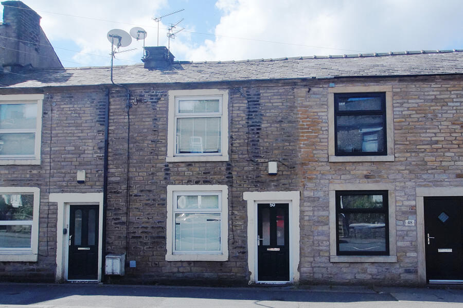 2 bedroom terraced house for sale in 50 Oldham Road, Springhead, OL4