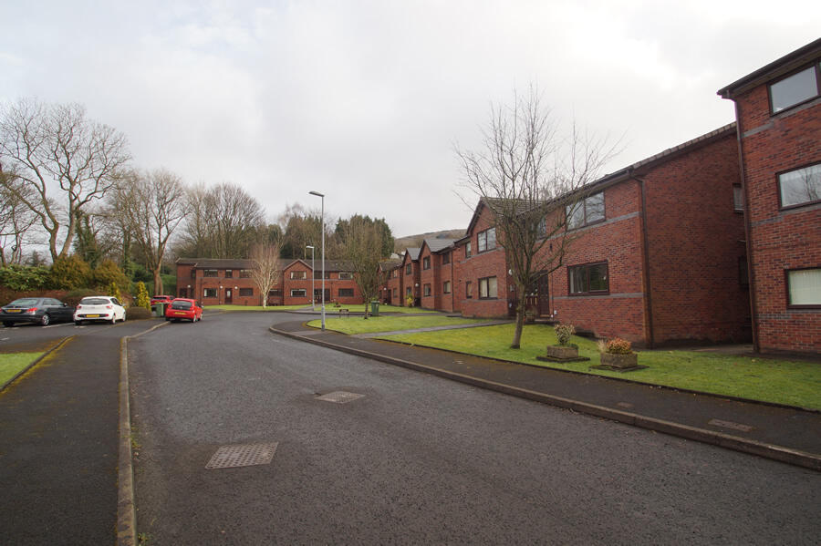 Main image of property: 17 Glengarth, Uppermill