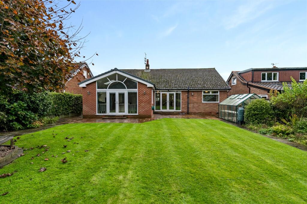 3 bedroom detached house for sale in Churchfields, Croft, Warrington