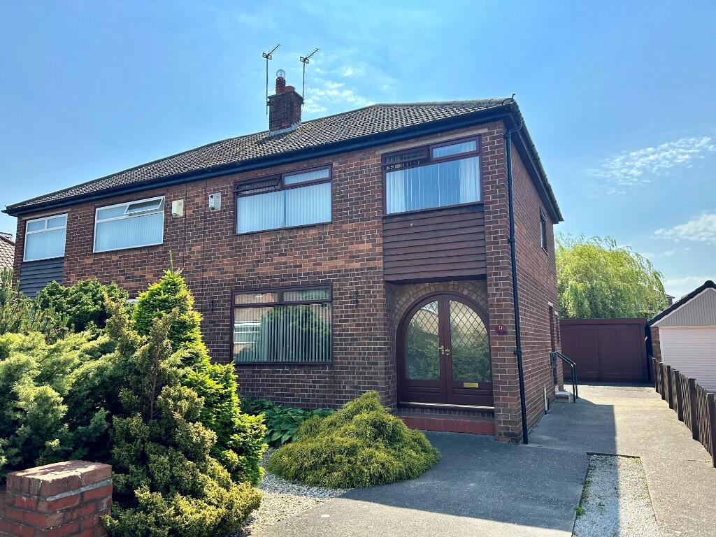 3 bedroom semidetached house for sale in Hollywalk Drive