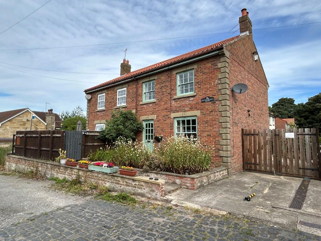 2 bedroom cottage for sale in Church Street, Guisborough, North