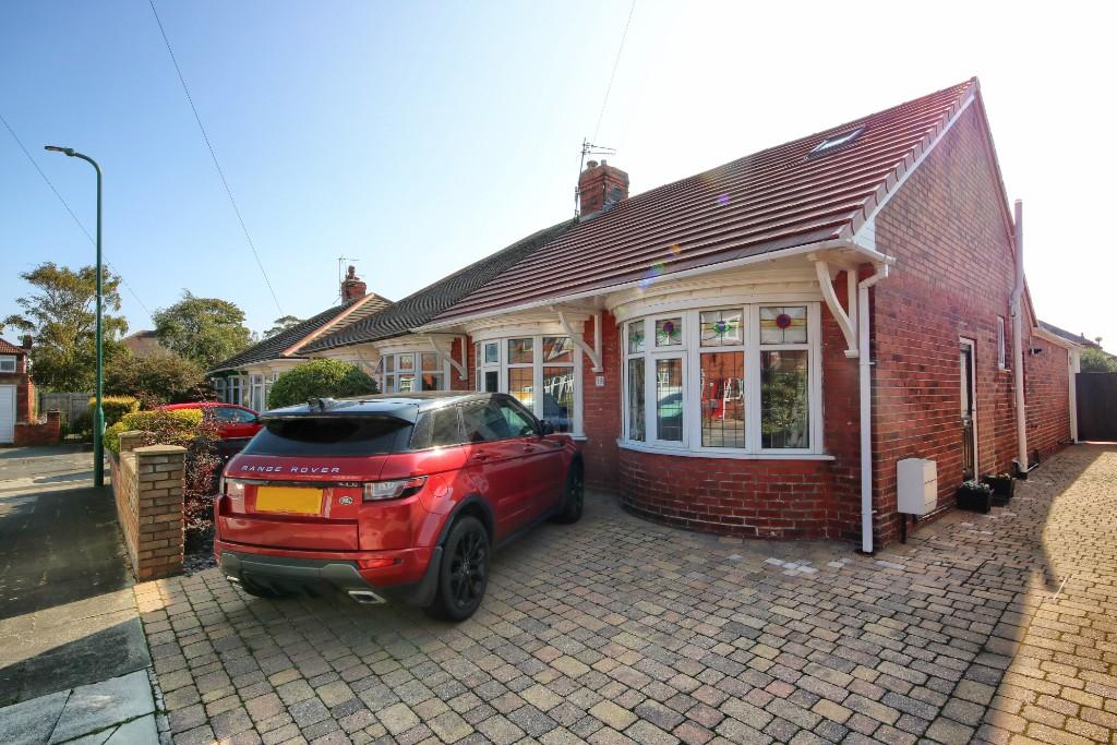 3 bedroom semidetached bungalow for sale in St. Thomas Grove, Redcar