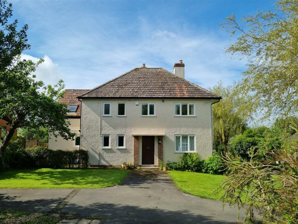 5 bedroom detached house for sale in Beavor Lane, Axminster, Devon, EX13