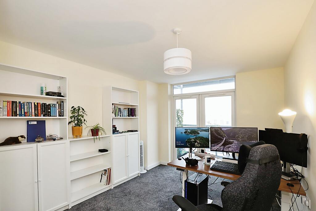 2 bedroom flat for sale in Bramall Lane, Sheffield, South Yorkshire, S2