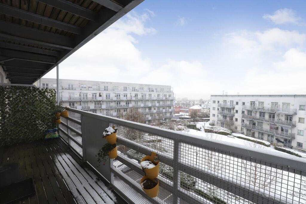 2 bedroom flat for sale in Bramall Lane, Sheffield, South Yorkshire, S2