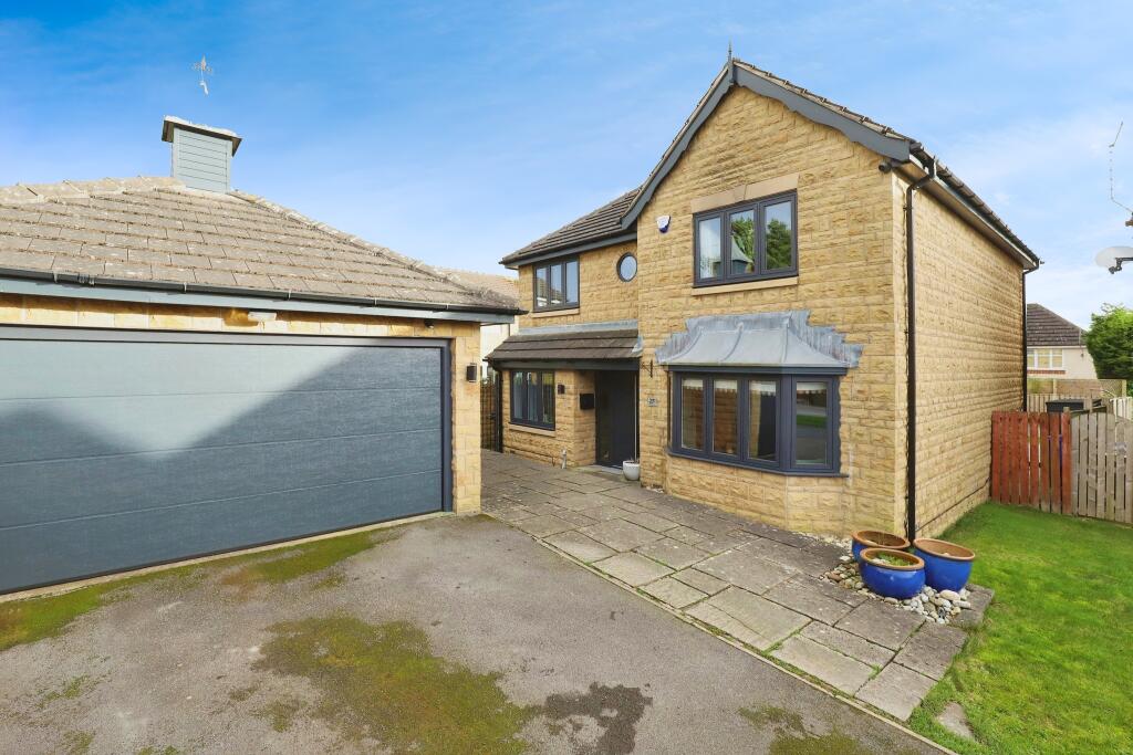 4 bedroom detached house for sale in Matthews Lane, Sheffield, South
