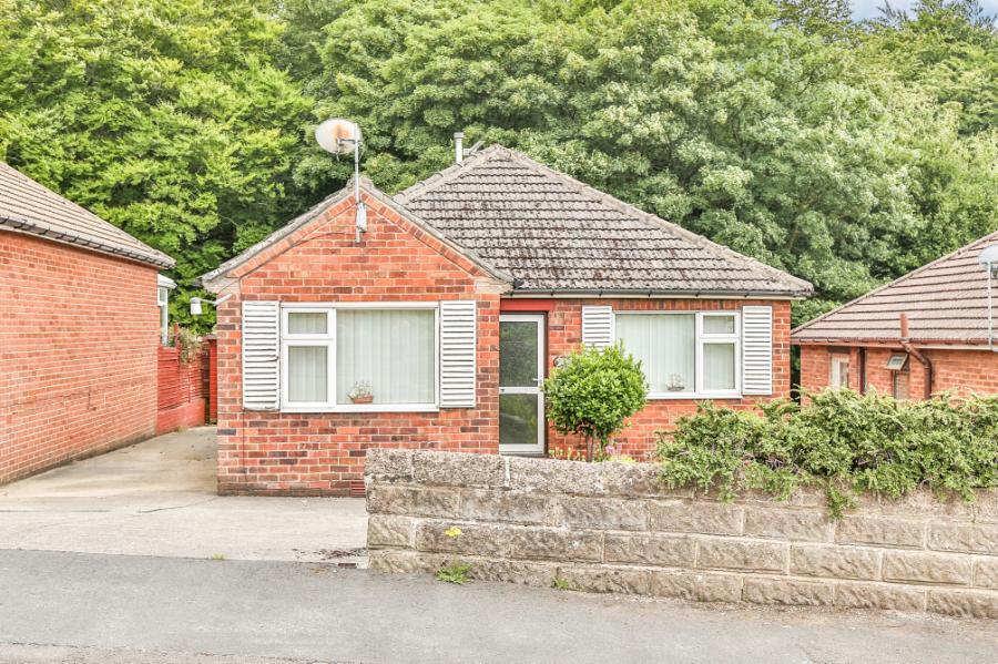 3 bedroom bungalow for sale in Stonelow Road, Dronfield, Derbyshire, S18