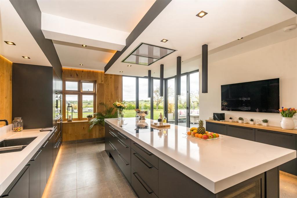 5 bedroom detached house for sale in Seasalter Road, Graveney, Faversham, ME13