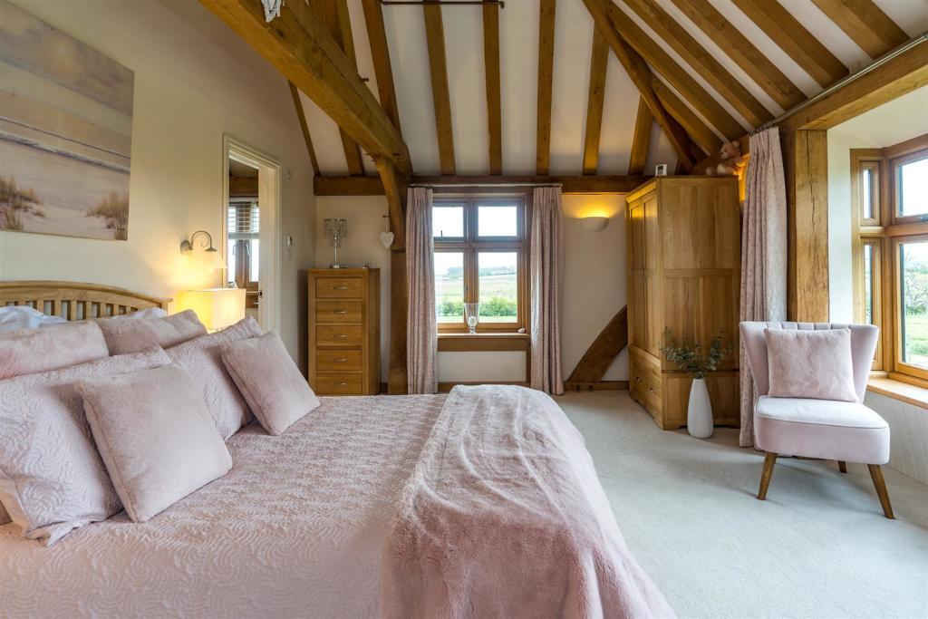 5 bedroom detached house for sale in Seasalter Road, Graveney, Faversham, ME13