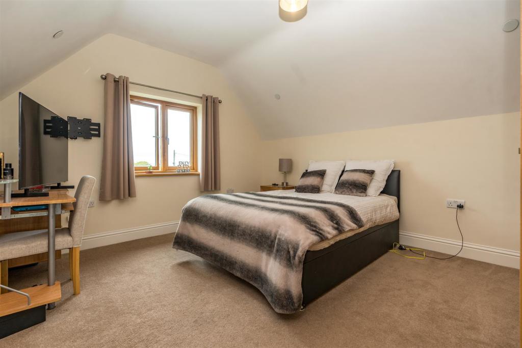 5 bedroom detached house for sale in Seasalter Road, Graveney, Faversham, ME13