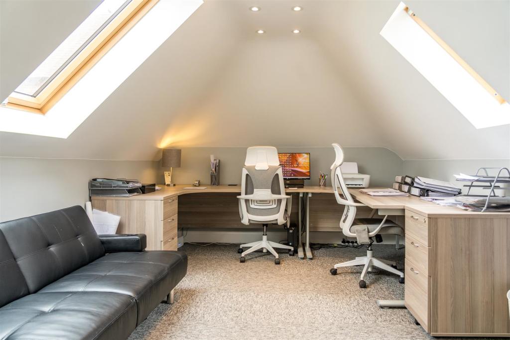 5 bedroom detached house for sale in Seasalter Road, Graveney, Faversham, ME13